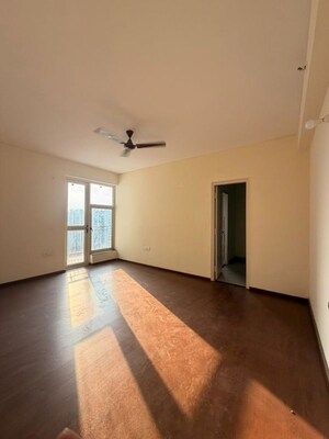 Room in 4 BHK Apartment at Imperia Esfera, Sector 37c – for Rent