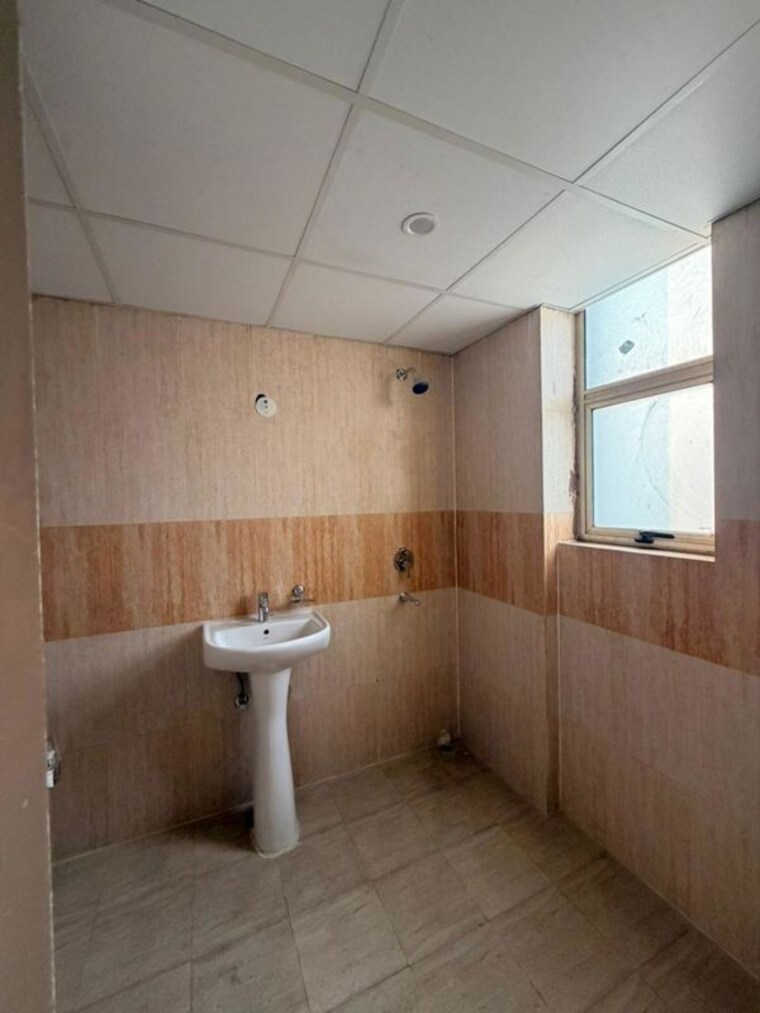 Bathroom, imperia-esfera 4 Bedroom 2600 Sq.Ft. Apartment In Sector 37c Gurgaon 10380149