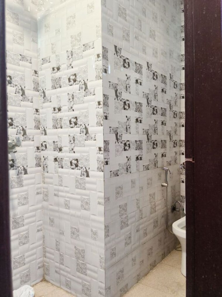 Bathroom, chattarpur 2 Bedroom 450 Sq.Ft. Builder Floor In Chattarpur Delhi 10380163