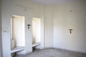 Room in 2.5 BHK Independent House at Sindh Society, Aundh – for Rent