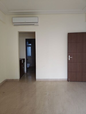 Room in 3 BHK Apartment at Puri Diplomatic Greens Phase I, Sector 111 – for Rent