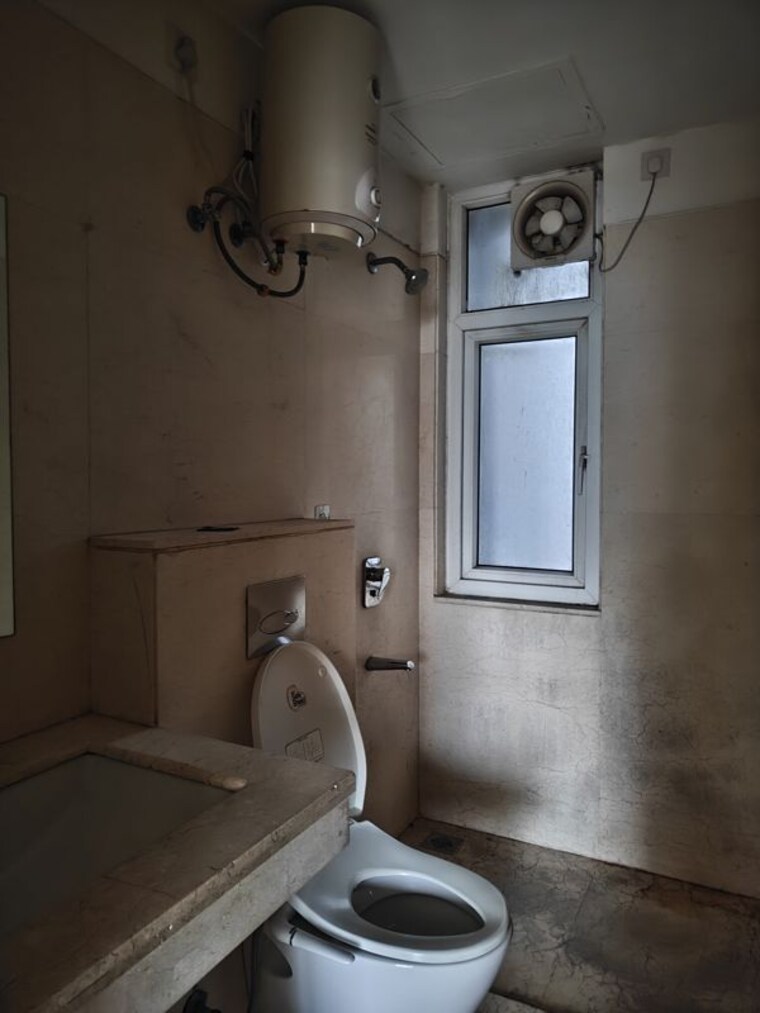 Bathroom, puri-diplomatic-greens-phase-i 3 Bedroom 1780 Sq.Ft. Apartment In Sector 111 Gurgaon 10380170