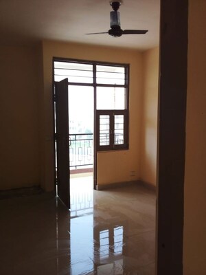 Room in 1 BHK Apartment at Srishti Apartments Jankipuram, Jankipuram – for Rent