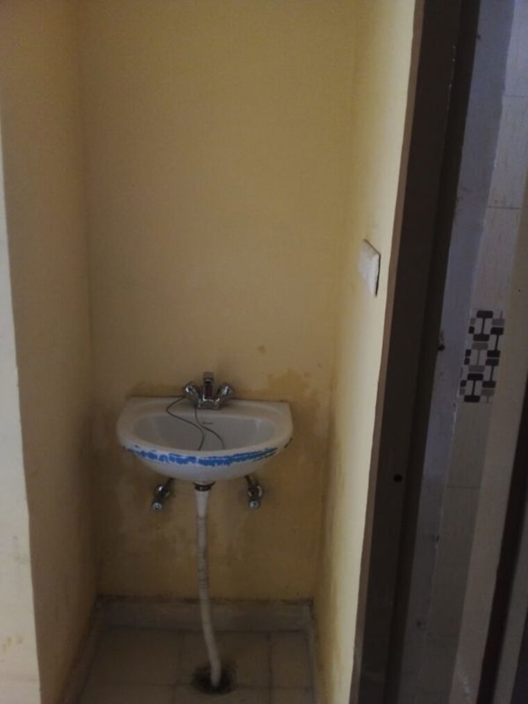 Bathroom, srishti-apartments-jankipuram 1 Bedroom 700 Sq.Ft. Apartment In Jankipuram Lucknow 10380122