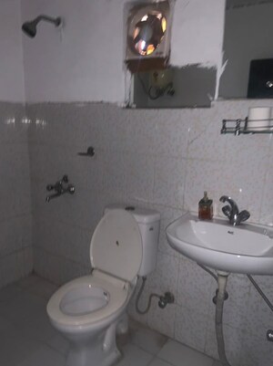 Bathroom in 1 RK Builder Floor at Dlf Phase ii – for Rent