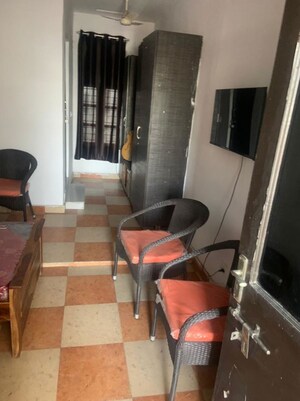 Staircase in 1 RK Builder Floor at Dlf Phase ii – for Rent