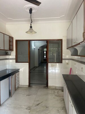 Kitchen in 3 BHK Builder Floor at Dlf Phase ii – for Rent