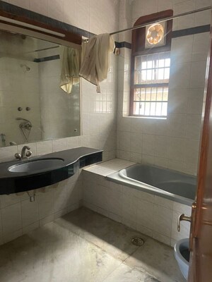Bathroom in 3 BHK Builder Floor at Dlf Phase ii – for Rent
