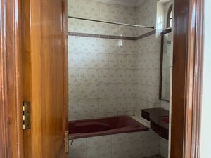 Bathroom in 3 BHK Builder Floor at Dlf Phase ii – for Rent