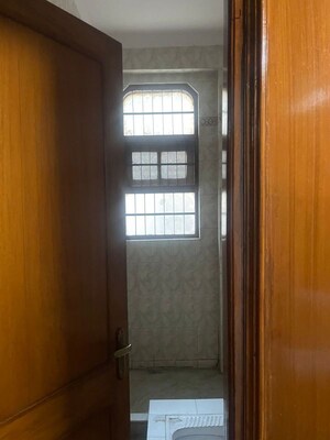 Building Lobby in 3 BHK Builder Floor at Dlf Phase ii – for Rent