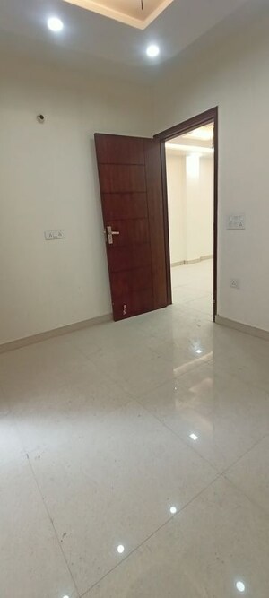 Room in 3 BHK Builder Floor at RPS Palm Drive, Sector 88 – for Sale