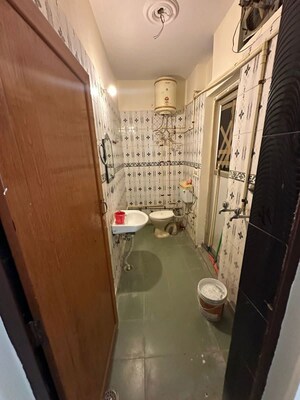 Bathroom in 1 BHK Builder Floor at Ansal Plaza Gurgaon, Palam Vihar – for Rent