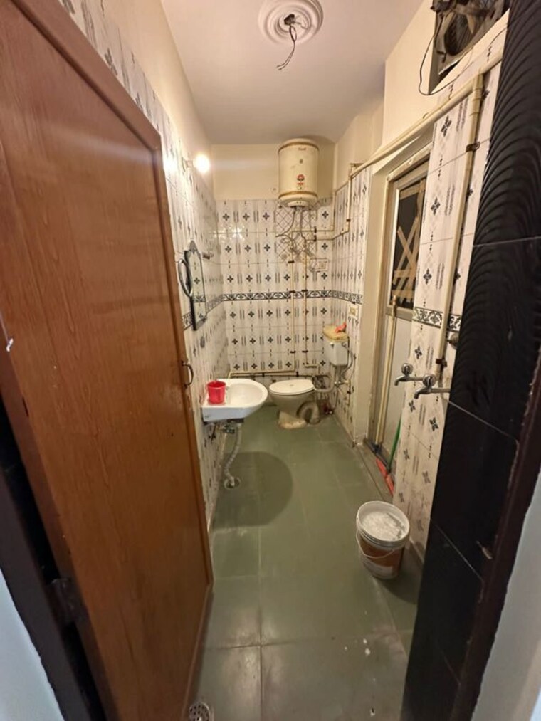 Bathroom, ansal-plaza-gurgaon 1 Bedroom 800 Sq.Ft. Builder Floor In Palam Vihar Gurgaon 10380193