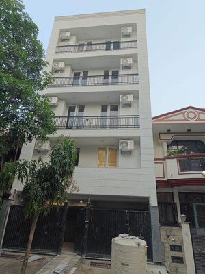 2 BHK Builder Floor – Exterior View View at Dlf Phase ii - for Rent