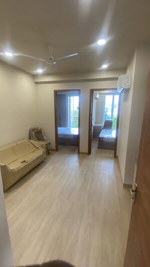 Room in 2 BHK Builder Floor at Dlf Phase ii – for Rent