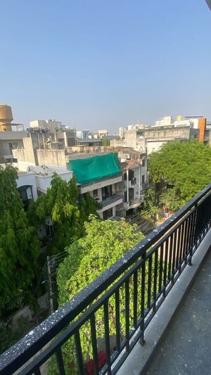 Balcony in 2 BHK Builder Floor at Dlf Phase ii – for Rent