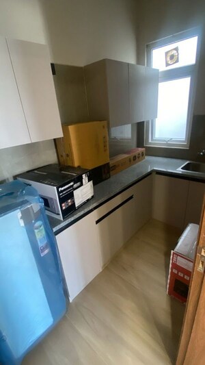 Team Area in 2 BHK Builder Floor at Dlf Phase ii – for Rent