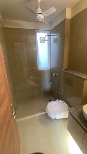 Bathroom in 2 BHK Builder Floor at Dlf Phase ii – for Rent