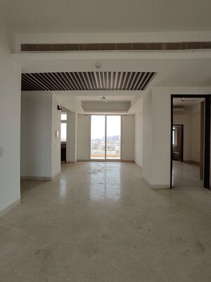 Room in 3.5 BHK Apartment at Puri Diplomatic Greens Phase I, Sector 111 – for Rent