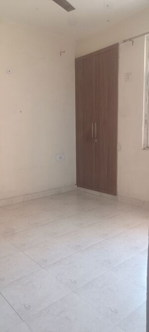 Room in 2.5 BHK Apartment at KDP MGI City, Raj Nagar Extension – for Rent
