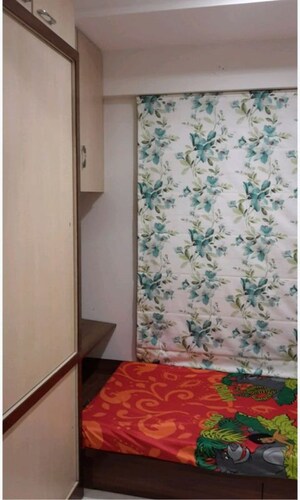 Room in 3 BHK Apartment at Dahisar East – for Sale