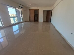 Room in 4 BHK Apartment at Avron V, Chembur – for Rent