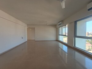Room in 4 BHK Apartment at Avron V, Chembur – for Rent