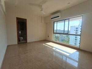 Room in 4 BHK Apartment at Avron V, Chembur – for Rent