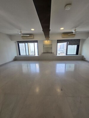 Room in 4 BHK Apartment at Prabhadevi CHS, Prabhadevi – for Rent