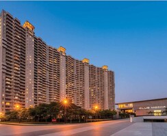 2.5 BHK + Extra Room Apartment For Sale in The Center Court