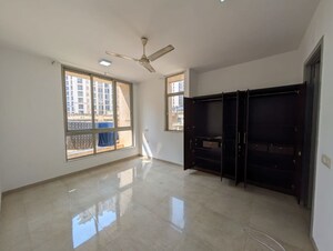 Room in 2.5 BHK Apartment at Hiranandani Estate Rodas Enclave, Ghodbunder Road – for Sale