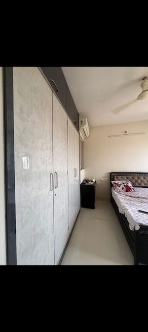 Furnished Amenities in 1.5 BHK Apartment at Vijay Orovia, Ghodbunder Road – for Rent