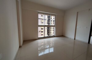 Room in 2 BHK Apartment at Godrej Tranquil, Kandivali East – for Rent