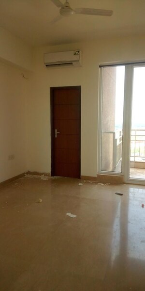 Room in 4 BHK Apartment at Puri Diplomatic Greens Phase I, Sector 111 – for Rent