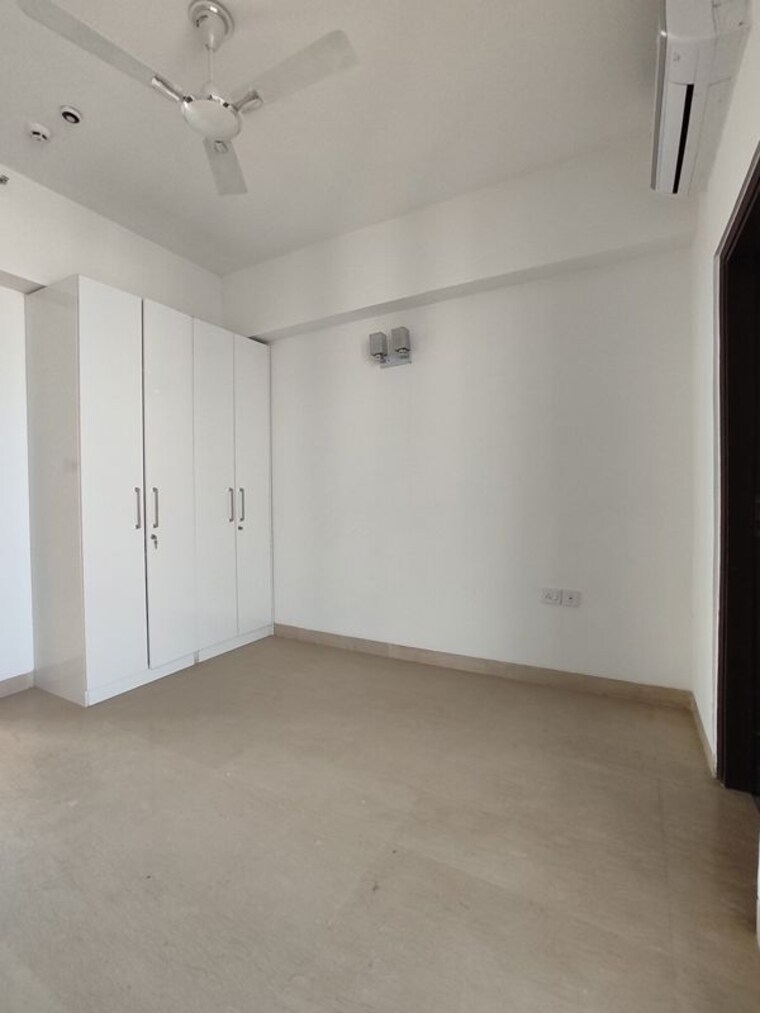 Room, puri-diplomatic-greens-phase-i 4 Bedroom 2950 Sq.Ft. Apartment In Sector 111 Gurgaon 10380301