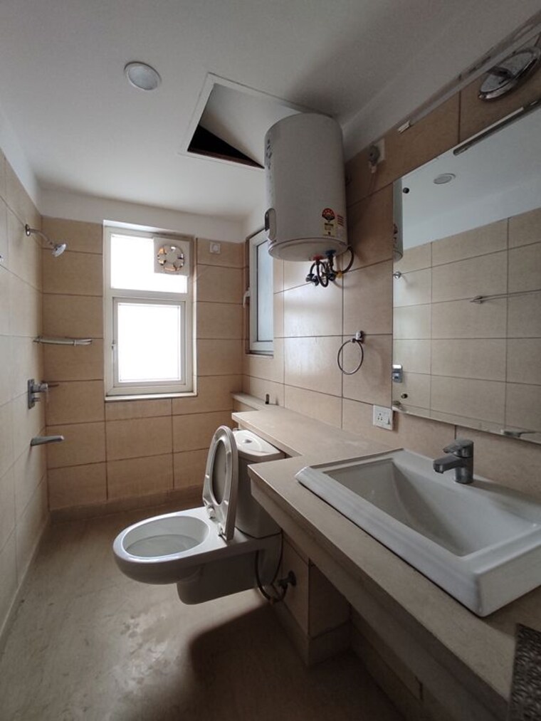 Bathroom, puri-diplomatic-greens-phase-i 4 Bedroom 2950 Sq.Ft. Apartment In Sector 111 Gurgaon 10380301