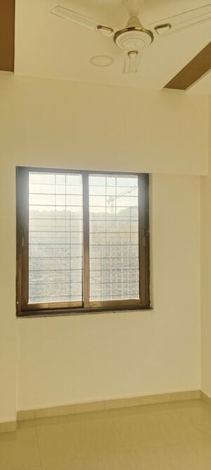 Study Room in 2.5 BHK Apartment at Nirmal Zircon, Mulund West – for Rent