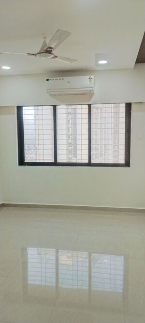 Master Bedroom in 2.5 BHK Apartment at Nirmal Zircon, Mulund West – for Rent