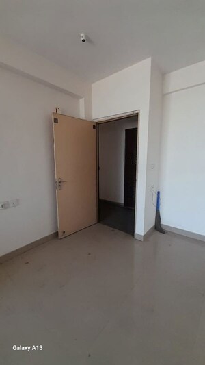 Room in 2 BHK Apartment at Lotus Homz, Sector 111 – for Rent