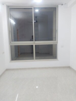 Room in 1 BHK Apartment at Hiranandani Estate Solitaire C, Ghodbunder Road – for Rent