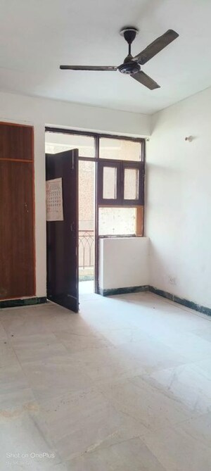 Room in 3 BHK Apartment at Sector 12 Dwarka – for Rent