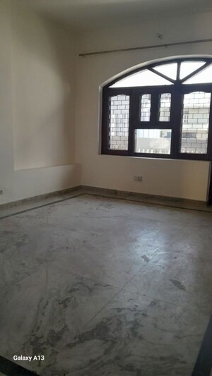 Room in 2 BHK Builder Floor at Sector 22b – for Rent