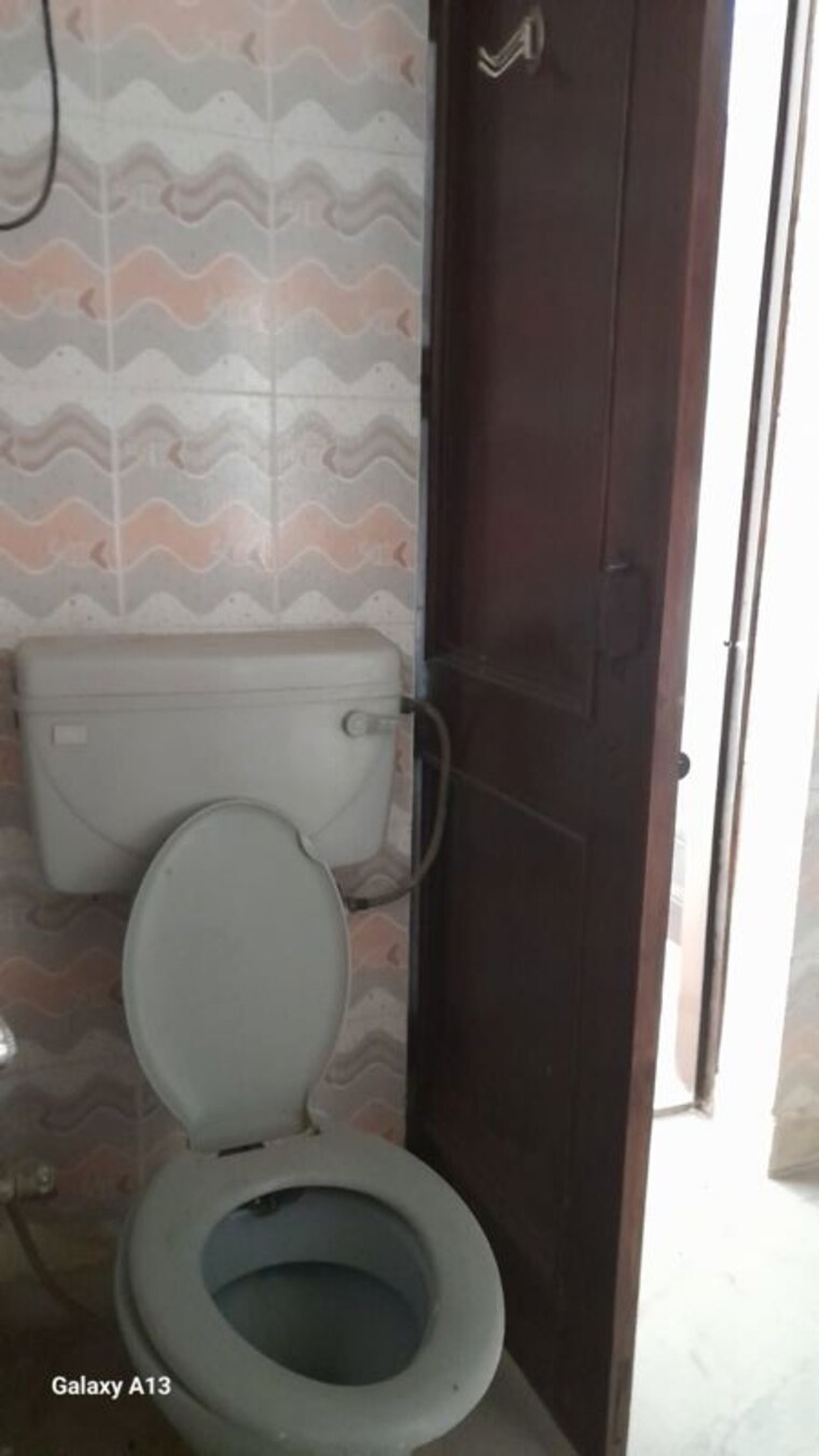 Bathroom, sector 22b 2 Bedroom 1200 Sq.Ft. Builder Floor In Sector 22b Gurgaon 10380338