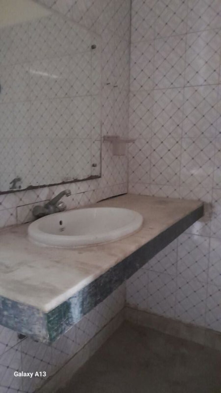 Bathroom, sector 22b 2 Bedroom 1200 Sq.Ft. Builder Floor In Sector 22b Gurgaon 10380338