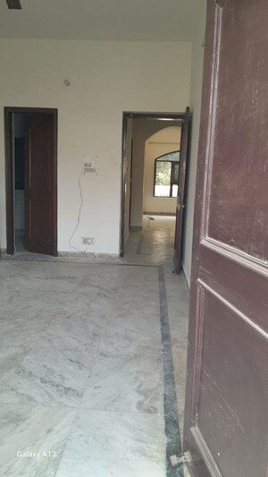 Room in 2 BHK Builder Floor at Sector 22b – for Rent