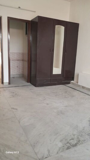 Room in 2 BHK Builder Floor at Sector 22b – for Rent