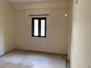 Room in 2 BHK Builder Floor at Dlf Phase ii – for Sale