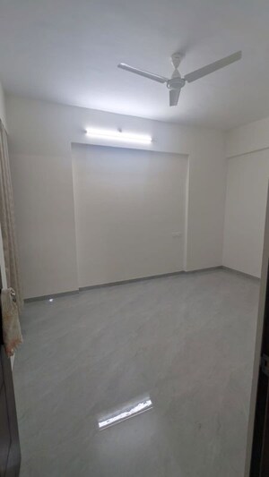 Room in 3 BHK Apartment at Leela Heights, Wakad – for Rent