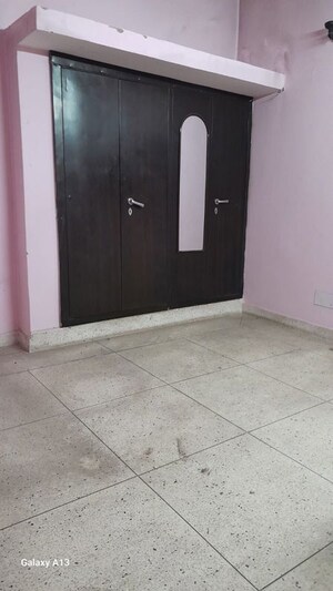 Room in 3 BHK Builder Floor at Moulahera – for Rent