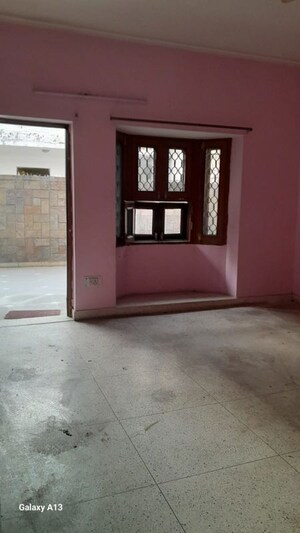 Room in 3 BHK Builder Floor at Moulahera – for Rent